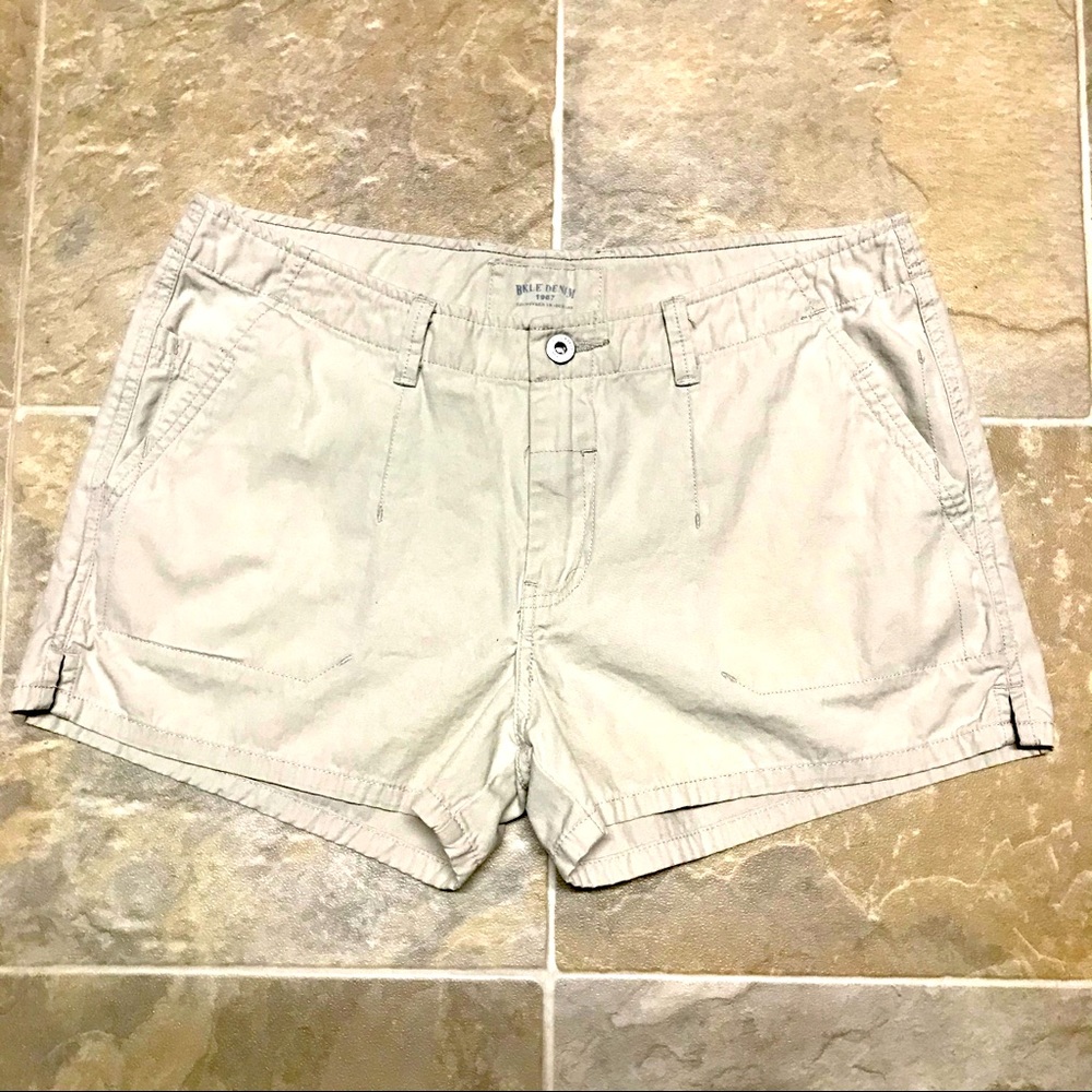 Cream khakis Short -Size 32